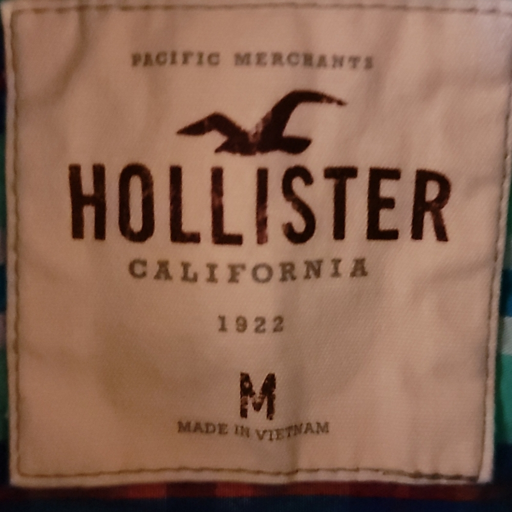 Hollister 100% cotton Button Down Size Medium - Picture 8 of 9
